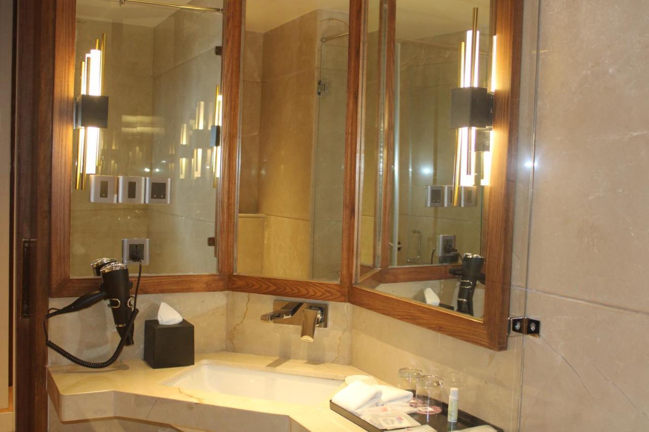 Planet Hollywood Thane Ngoại thất bức ảnh