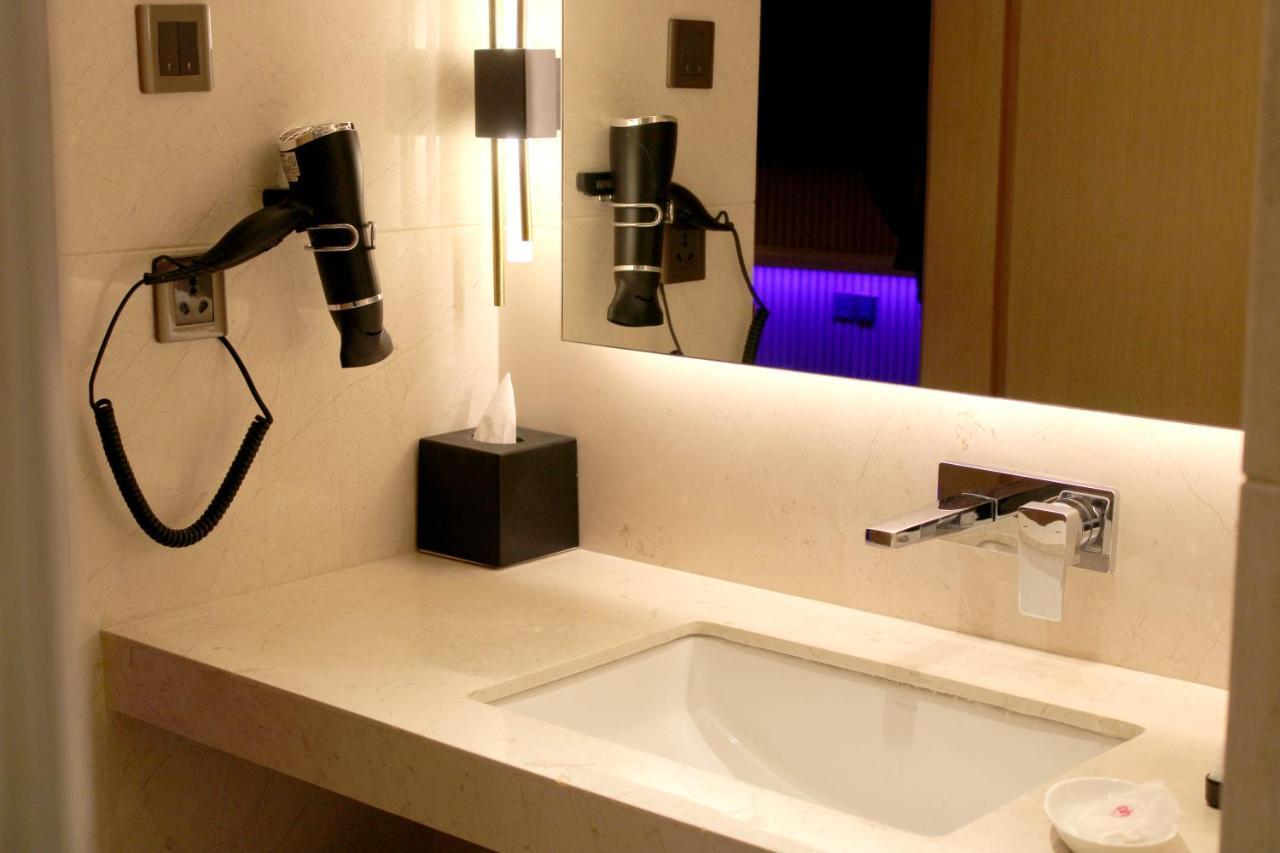 Planet Hollywood Thane Ngoại thất bức ảnh